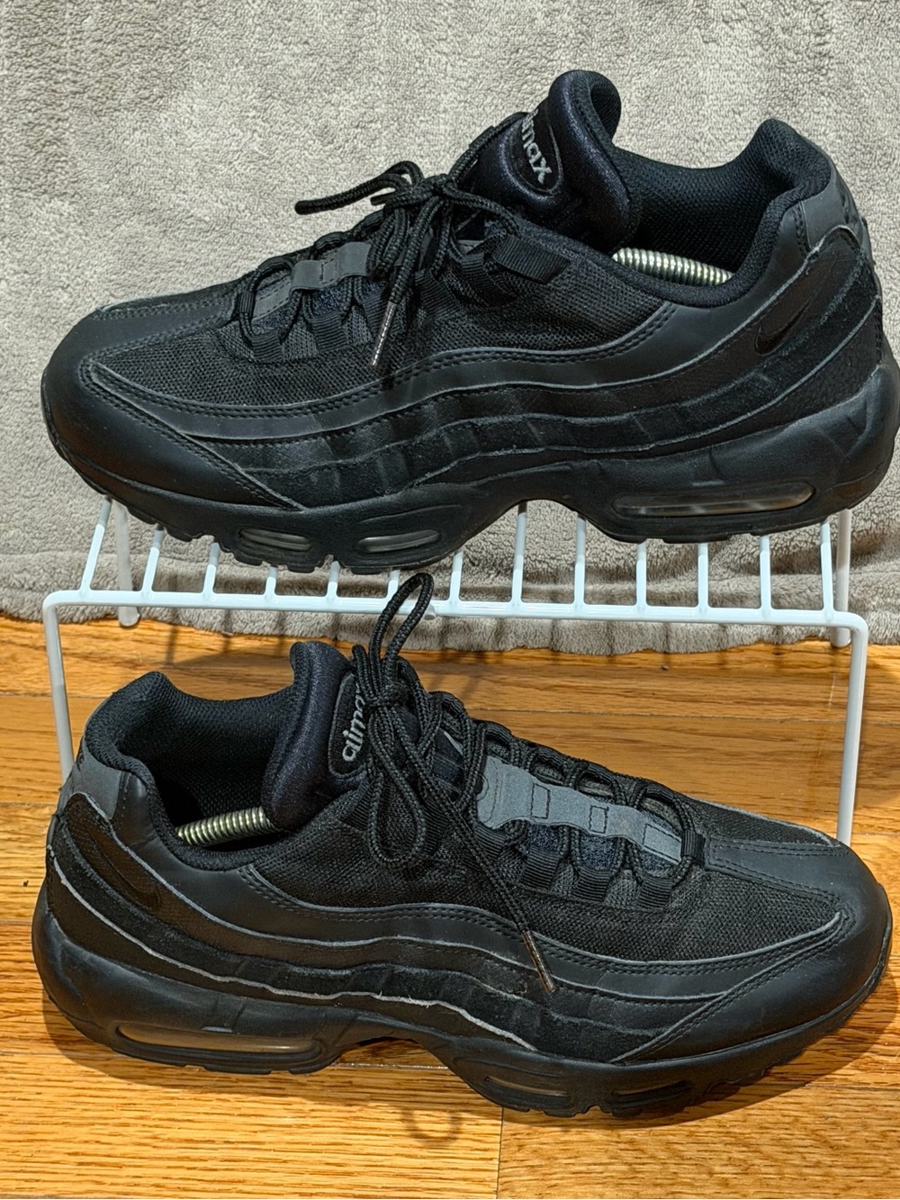 Nike Air Max 95 Men’s 9 Essential Triple Black Sneaker Athletic 2020 C13705-001
